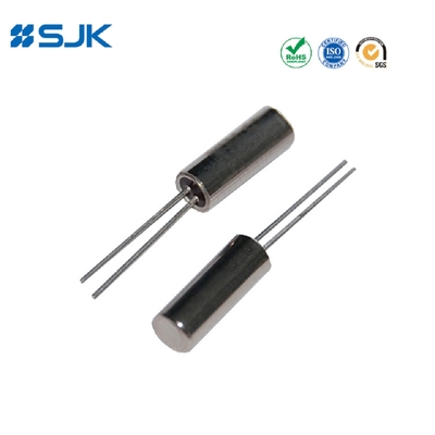 購入 3 x 8mm Through Hole Crystal Resonator 32.768KHz 12.5pF ±20ppm -20~+70°C による オンライン製造